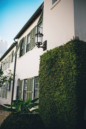 Estetyczny kinkiet elewacyjny w stylu klasycznym K-8220 z serii MIAMI