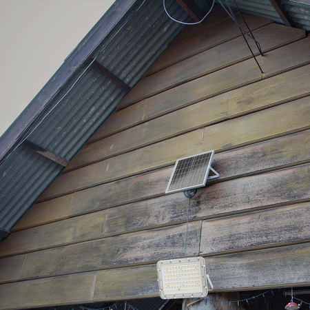 Projektor LED Solarny V-TAC 15W Pilot, AUTO, Timer, IP65 Biały VT-120W-W 6400K 1200lm