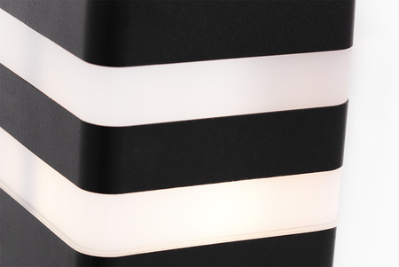 Czarna lampa ogrodowa, styl klasyczny, IP44 K-8208 z serii TAMIZA