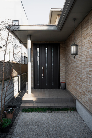 Estetyczna lampa wisząca na łańcuszku, IP44 K-8211 z serii DETROIT