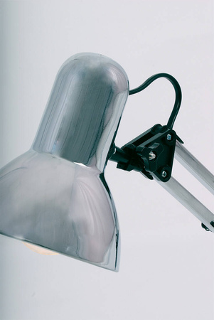 Modernistyczna lampka biurkowa z przegubami K-MT-COSMO CHROM