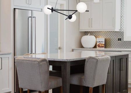 Elegancka lampa wisząca z białymi, matowymi kloszami K-4966 z serii ARTON