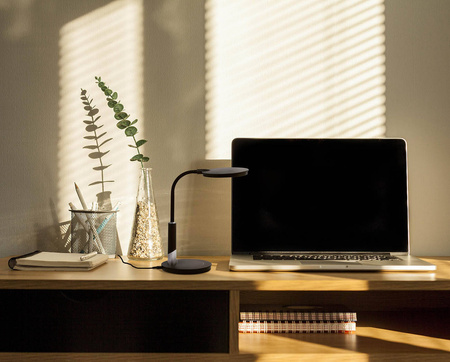 Czarna, solidna lampka biurkowa K-BL1237 CZARNY z serii DINO