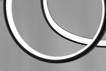 Lampa wisząca LED o finezyjnym kształcie, czarna K-8234 z serii SNOW