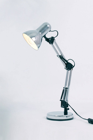 Modernistyczna lampka biurkowa z przegubami K-MT-COSMO CHROM
