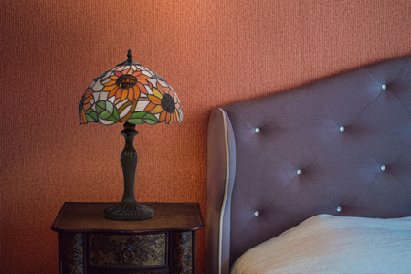 Lampa stołowa wyjątkowym, witrażowym kloszem K-G12814 z serii SUNFLOWER