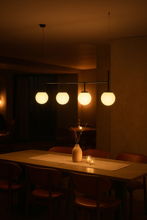 Lampa wisząca z białymi szklanymi kulami nad stół K-4883 z serii FARO