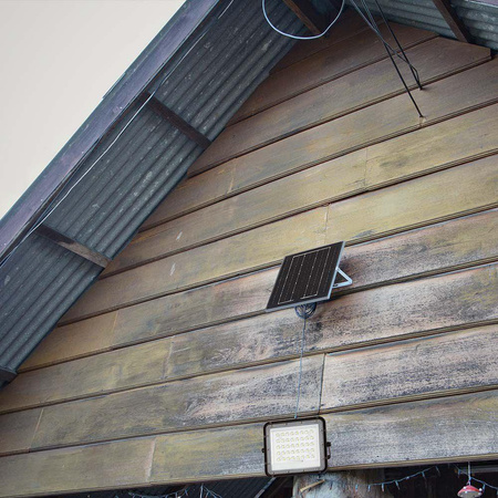 Projektor LED Solarny V-TAC 6W Pilot, AUTO, Timer, IP65 Czarny VT-40W 4000K 400lm