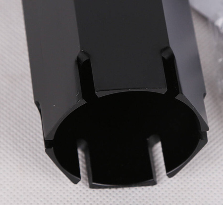 Lampa wisząca czarna naświetlacz Tuba 31-77691