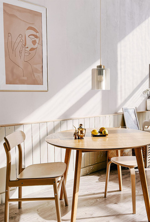 Beżowa lampa wisząca z kloszem i złotym detalem K-5810 z serii VANES