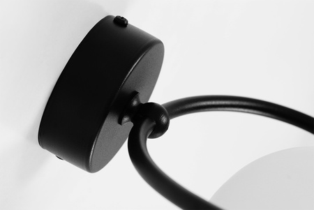 Biało-czarny kinkiet ścienny, jeden punkt świetlny K-5187 z serii BELLA