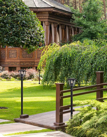 Klasyczna lampa ogrodowa w czarnym kolorze K-8202 z serii NAPOLI