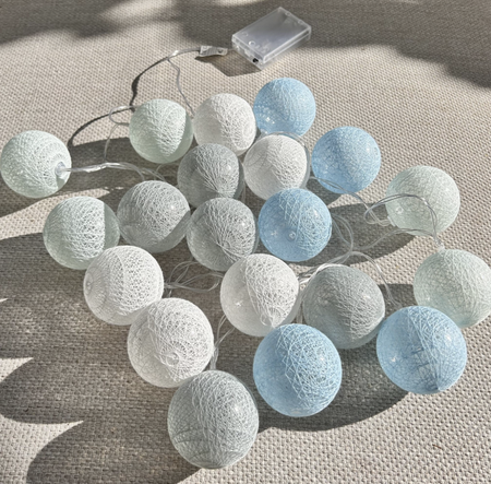 Lampki dekoracyjne COTTON BALLS 20xLED kule błękitne szare na baterie 3xAA