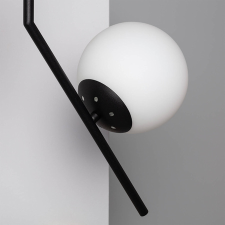 Nowoczesna lampa wisząca metalowa szklane kule Balts