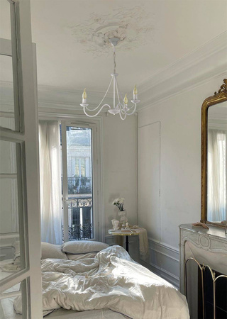 Nowoczesna, biała lampa wisząca do sypialni K-3995 z serii BARTEZ II