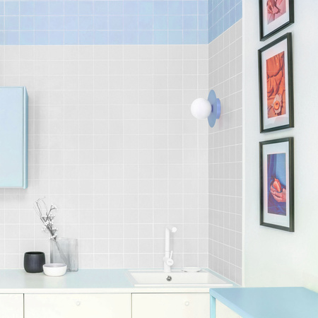 Niebieska lampa sufitowa z białą kulką K-5447 z serii ROBIN