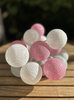 Lampki dekoracyjne COTTON BALLS 20xLED kule różowe szare na baterie 3xAA
