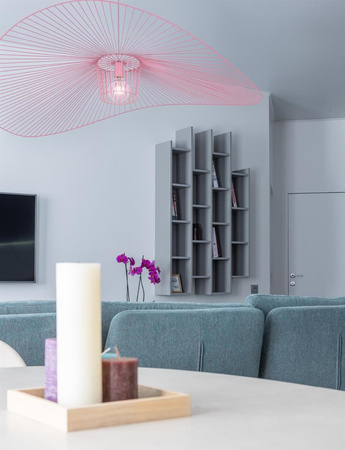 Różowy, druciany, duży żyrandol do salonu KP-21 z serii KAPELUSZ