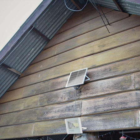 Projektor LED Solarny V-TAC 12W Biały IP65, Pilot, Timer VT-25W 6400K 550lm