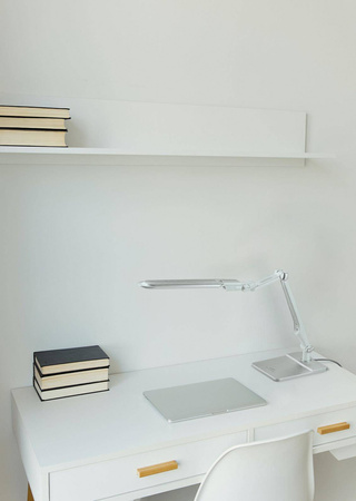 Lampka biurkowa ze zmiennym światłem LED K-BL1207 SREBRNY z serii MICA