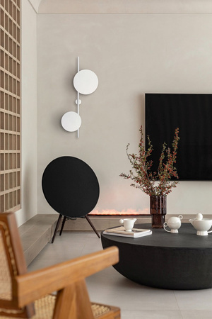 Biały, designerski kinkiet z dwoma kołami K-5324 z serii PERO