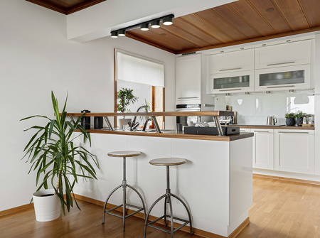 Podłużna lampa sufitowa, w kolorze czerni K-5533 z serii CRUZ