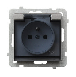 Gniazdo bryzgoszczelne z uziemieniem IP-44 z przesłonami torów prądowych wieczko przezroczyste Ospel Sonata Srebrny Mat