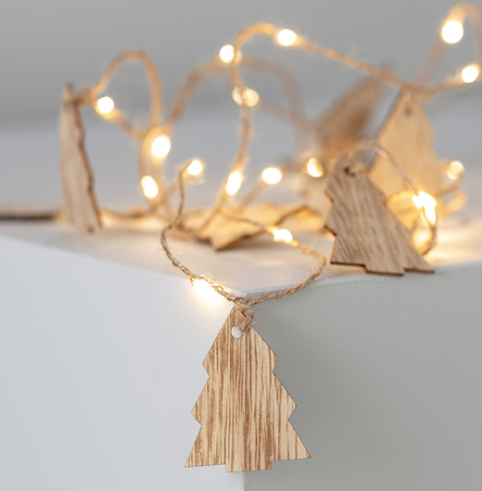 Girlanda świąteczna Led drewniane choinki LED 2,2m na baterie
