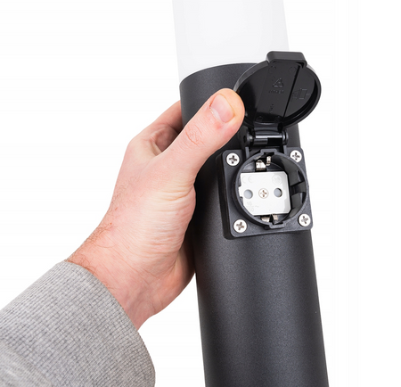Słupek ogrodowy czarny okrągły 1xE27 lampa IP44 65cm z gniazdem sieciowym