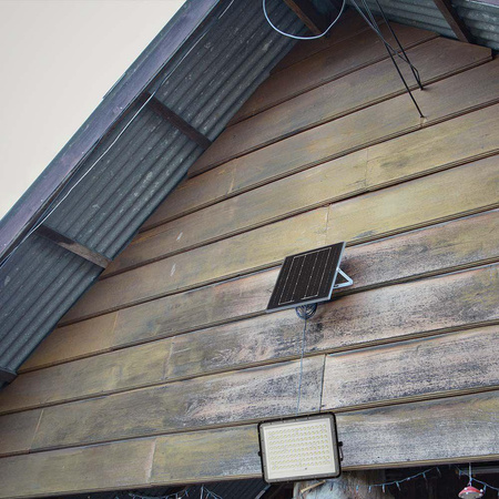 Projektor LED Solarny V-TAC 20W Pilot, AUTO, Timer, IP65 Czarny VT-180W 6400K 1800lm